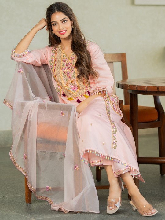 Pakistani Style Floral Embroidered V-Neck Kurta | Neebs Wardrobe